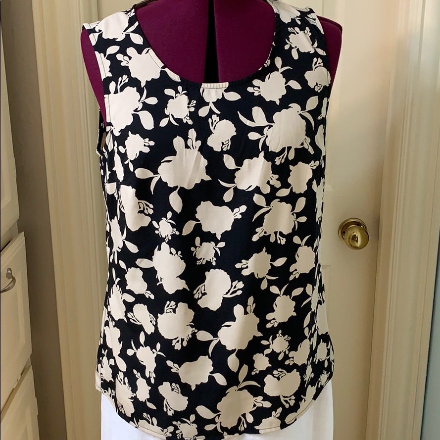 Easy Fitting Crepe Shell.